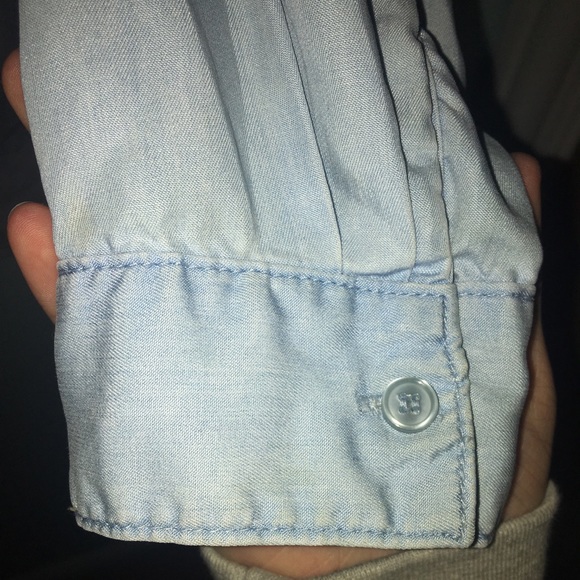 Blue jean button down shirt. Cotton material - Picture 4 of 6